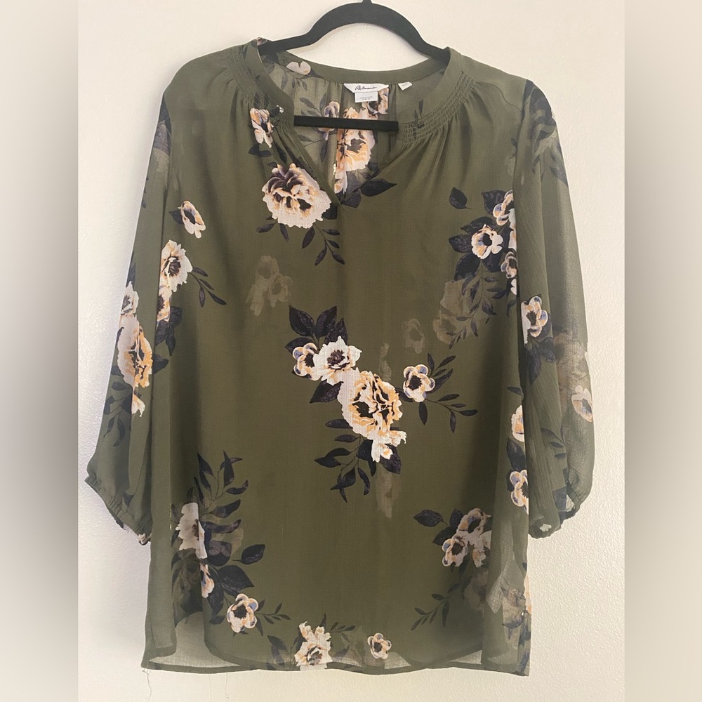 Reitmans Green Sheer Floral Blouse